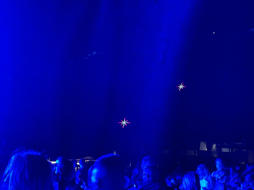 Μύκονος: 2.000 άτομα, celebrities και ξένοι κροίσοι στο μεγάλο πάρτι στην Ψαρού - Βίντεο και φωτογραφίες