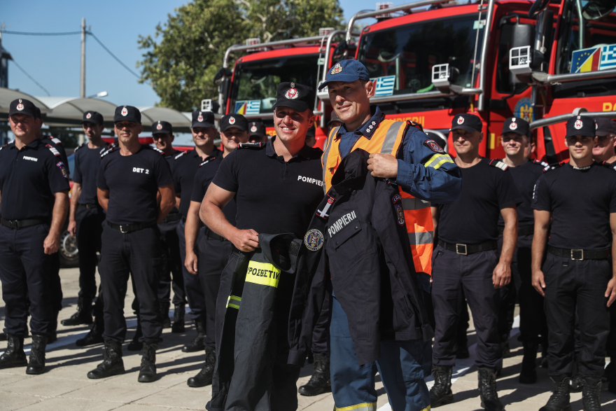 Φεύγουν οι Ρουμάνοι πυροσβέστες από τη χώρα - Δείτε φωτογραφίες