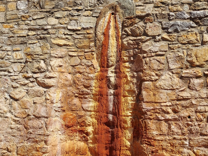 Λάρισα: Πόλος έλξης τουριστών η παραλία του δήμου Αγιάς με το κόκκινο ιαματικό νερό