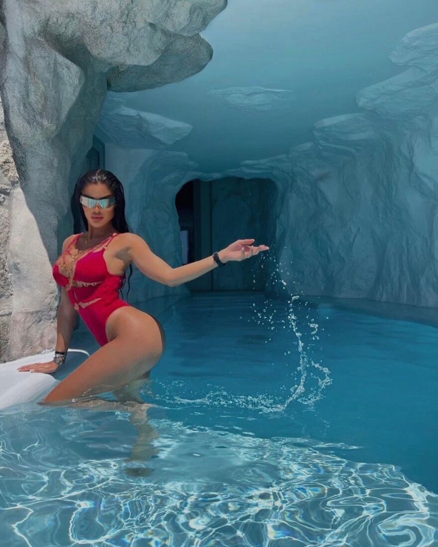 Ιωάννα Μπέλλα: «Μου έλειψε το καλοκαίρι στην Ελλάδα» - Δείτε τις φωτογραφίες της από τη Μύκονο