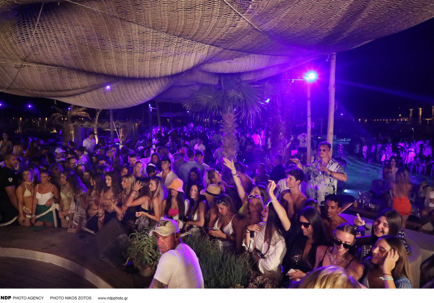 Τζέισον Ντερούλο: Φωτογραφίες από την επιτυχημένη συναυλία του στη Μύκονο