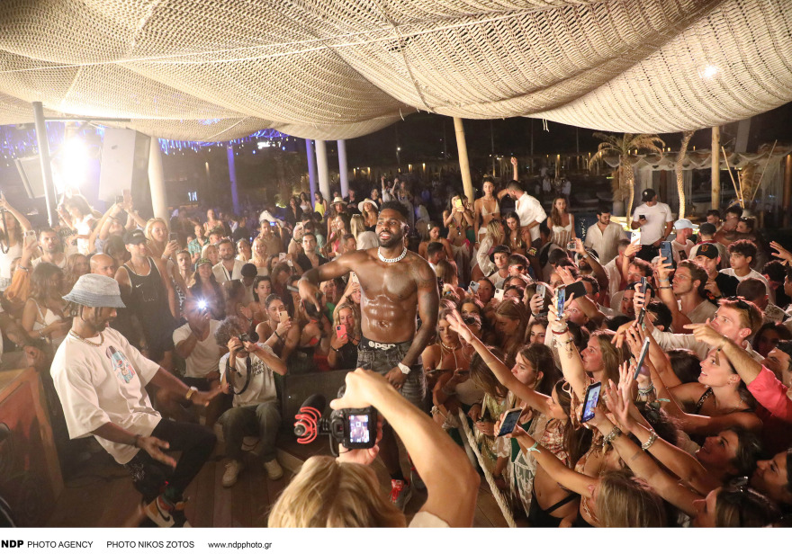 Τζέισον Ντερούλο: Φωτογραφίες από την επιτυχημένη συναυλία του στη Μύκονο