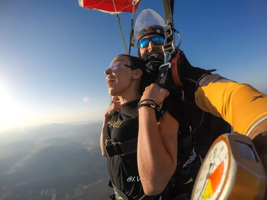 Ειρήνη Παπαδοπούλου: Η τραγουδίστρια έκανε ελεύθερη πτώση από αεροπλάνο  