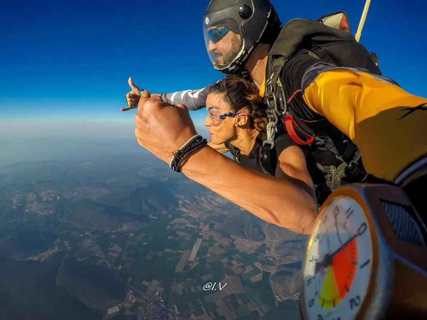 Ειρήνη Παπαδοπούλου: Η τραγουδίστρια έκανε ελεύθερη πτώση από αεροπλάνο  