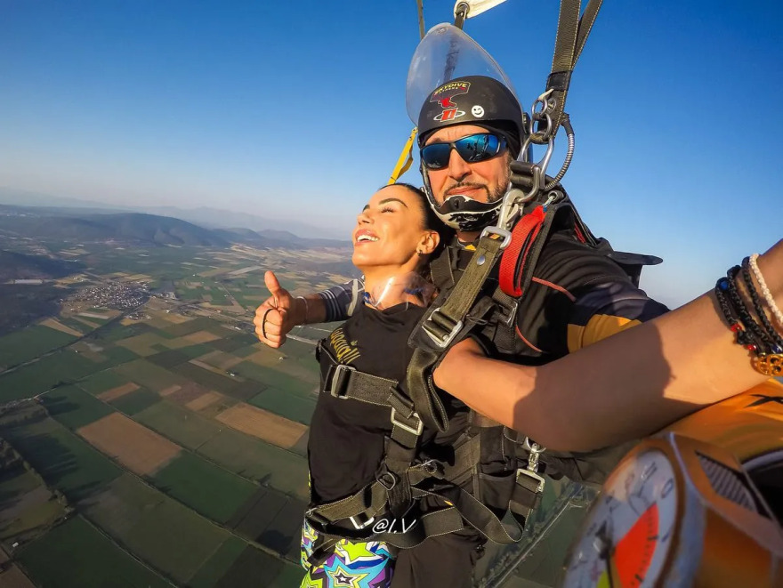 Ειρήνη Παπαδοπούλου: Η τραγουδίστρια έκανε ελεύθερη πτώση από αεροπλάνο  