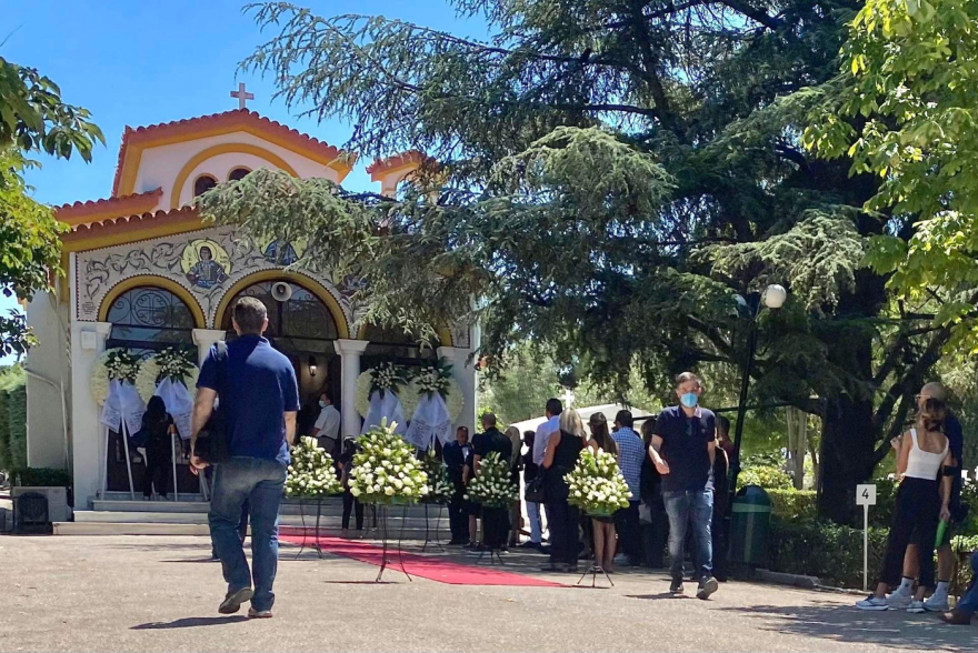 Θρήνος στην κηδεία του Χρήστου Κουτέλα - Το σπαρακτικό «αντίο» της συντρόφου του