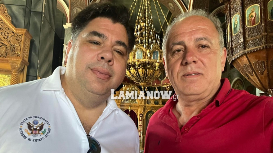 Ο Αμερικανός πρέσβης Τζορτζ Τσούνης στη Μακρακώμη