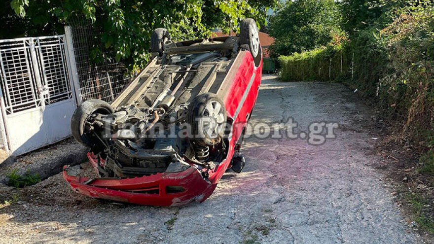 Φθιώτιδα: Τα πάνω... κάτω είδαν τρεις επιβάτες σε αυτοκίνητο που αναποδογύρισε - Δείτε φωτογραφίες
