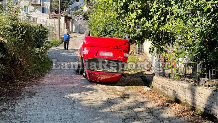 Φθιώτιδα: Τα πάνω... κάτω είδαν τρεις επιβάτες σε αυτοκίνητο που αναποδογύρισε - Δείτε φωτογραφίες