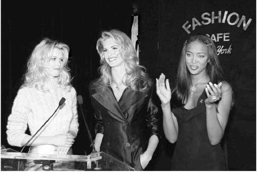 Κλόντια Σίφερ: Αναπολεί τα χρόνια που έκανε πασαρέλα - Δείτε το βίντεο