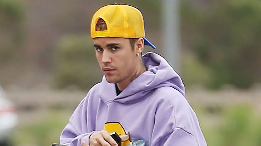 Τζάστιν Μπίμπερ: Αποκοιμήθηκε σε συναυλία του Coachella και έγινε viral