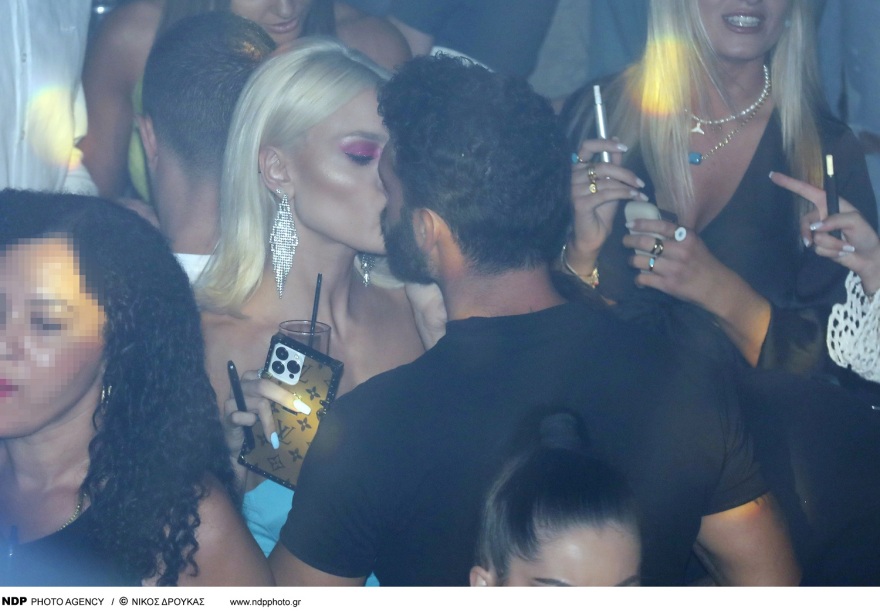 Αλεξάνδρα Παναγιώταρου - Στάθης Σχίζας ερωτευμένοι σε νυχτερινή έξοδο