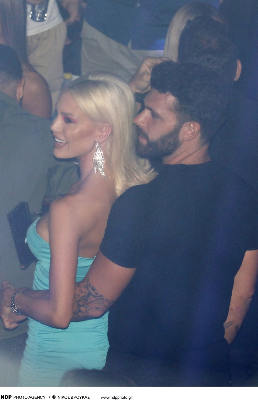 Αλεξάνδρα Παναγιώταρου - Στάθης Σχίζας ερωτευμένοι σε νυχτερινή έξοδο