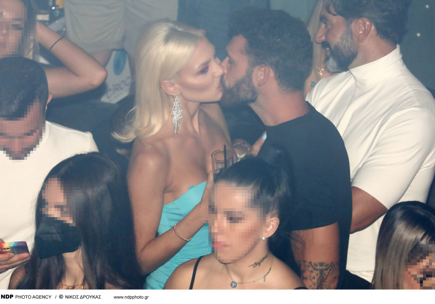 Αλεξάνδρα Παναγιώταρου - Στάθης Σχίζας ερωτευμένοι σε νυχτερινή έξοδο