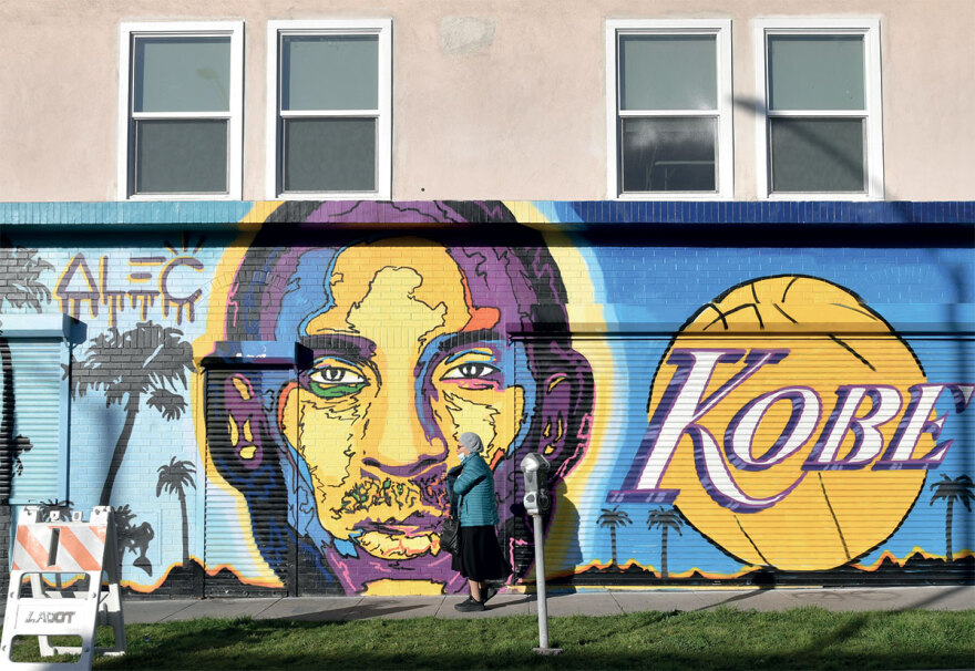 Alec Monopoly: Ένας από τους πιο ακριβοπληρωμένους street artists «ζωγραφίζει» στη Μύκονο