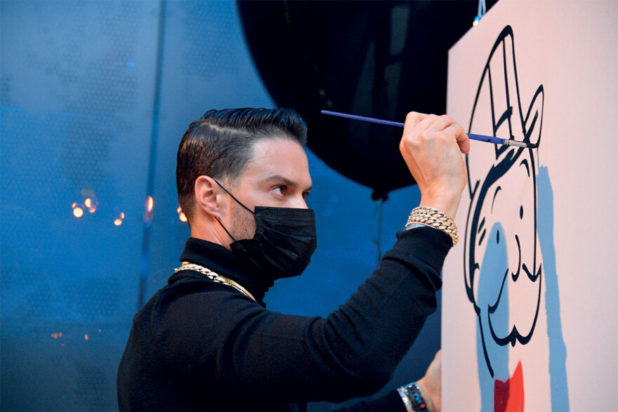 Alec Monopoly: Ένας από τους πιο ακριβοπληρωμένους street artists «ζωγραφίζει» στη Μύκονο