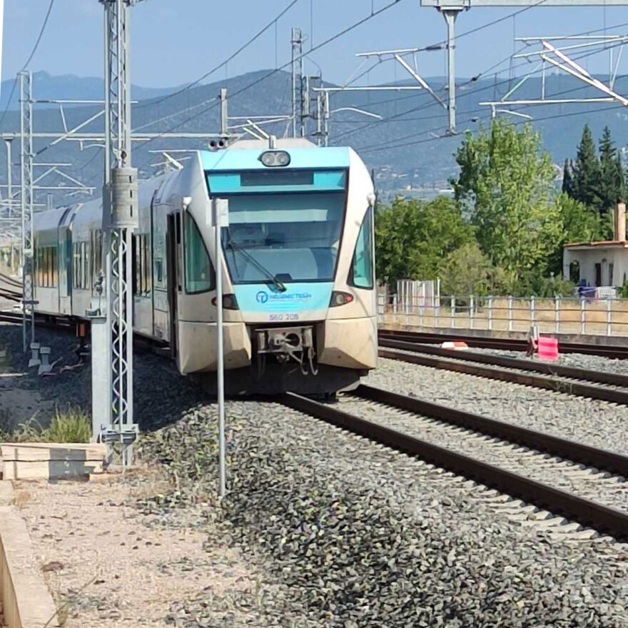 Λαμία: Διπλή ταλαιπωρία για επιβάτες τρένου – Συγκρούστηκε με αγελάδα και λίγο αργότερα εκτροχιάστηκε