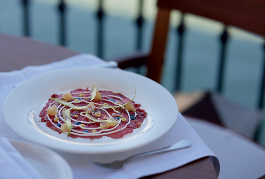 Φεραγκάμο - Κοκοτοί: Γκουρμέ μπίζνες στην Ελούντα