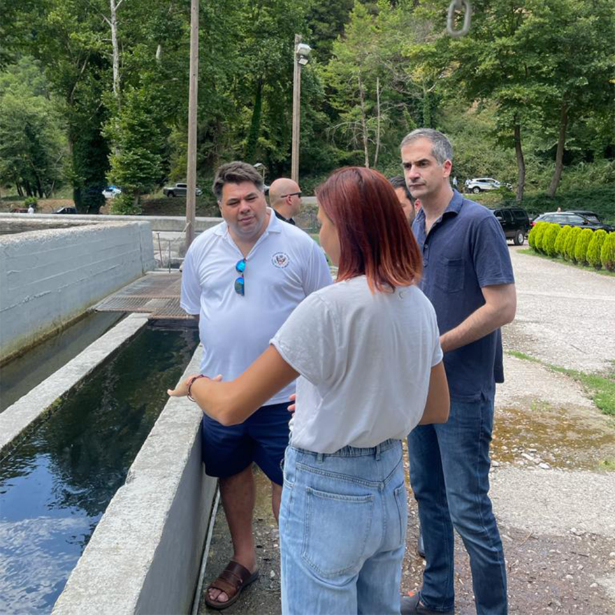 Ο Μπακογιάννης ξενάγησε τον Αμερικανό πρέσβη στο Καρπενήσι