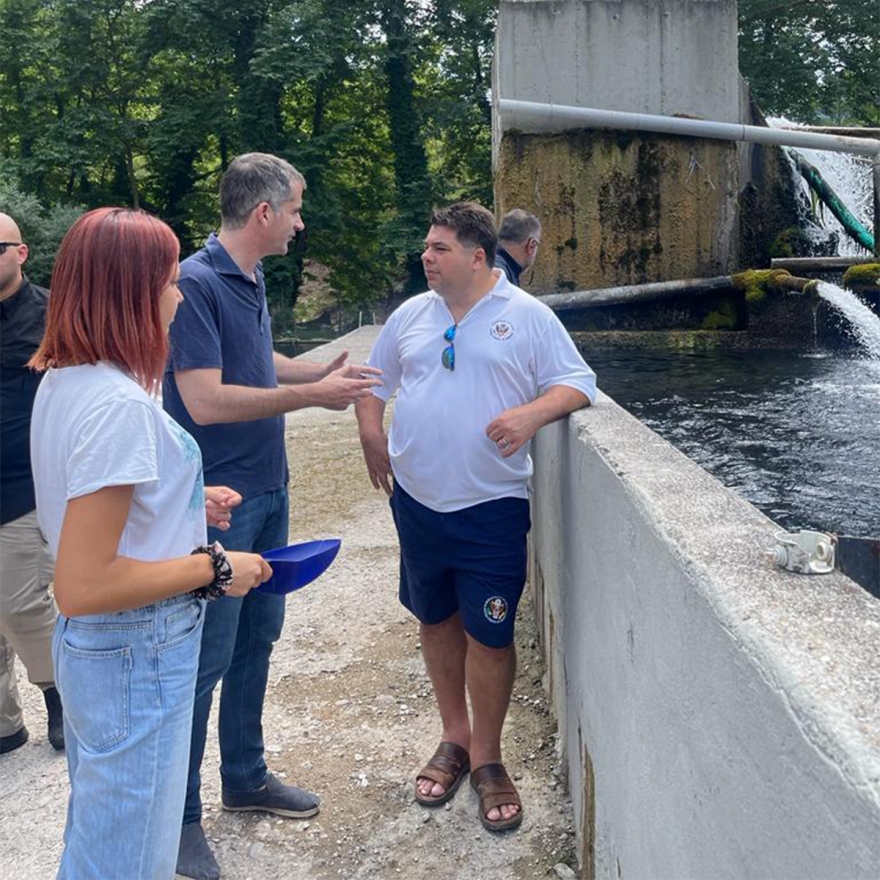 Ο Μπακογιάννης ξενάγησε τον Αμερικανό πρέσβη στο Καρπενήσι