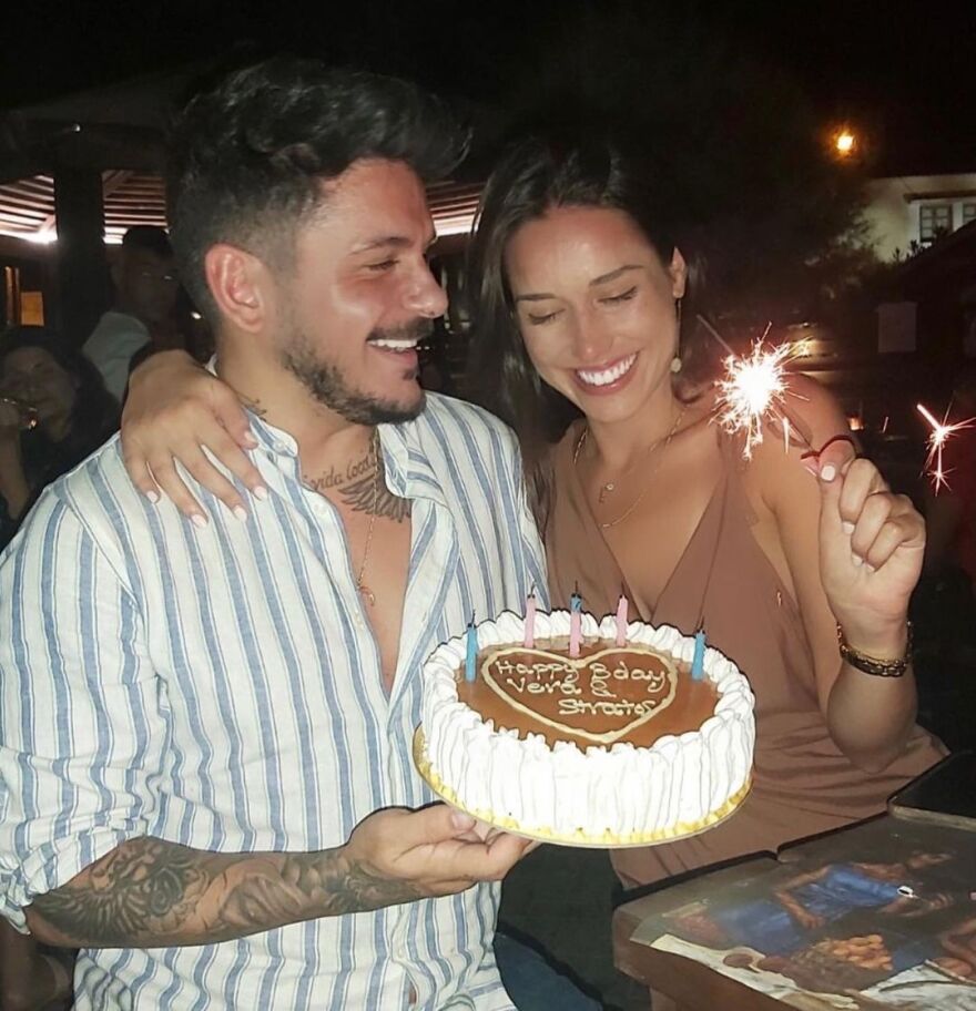 Stan: Γιορτάζει τα γενέθλιά του την ίδια μέρα με τη σύντροφό του 