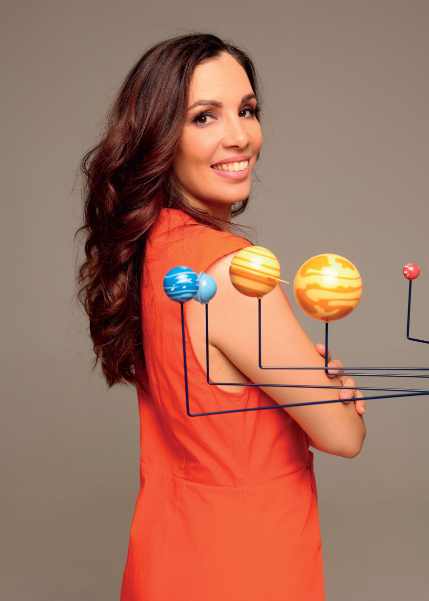 Ελένη Βαρδουλάκη: Όλο το σύμπαν στο βιβλίο της