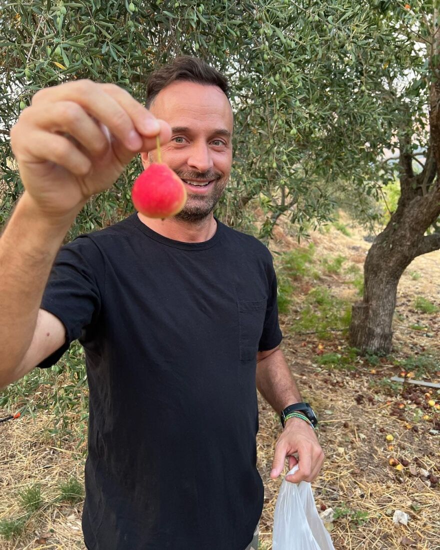 Γιώργος Λιανός: Οικογενειακές διακοπές στο χωριό του – Το βίντεο με την κόρη και τον πατέρα του