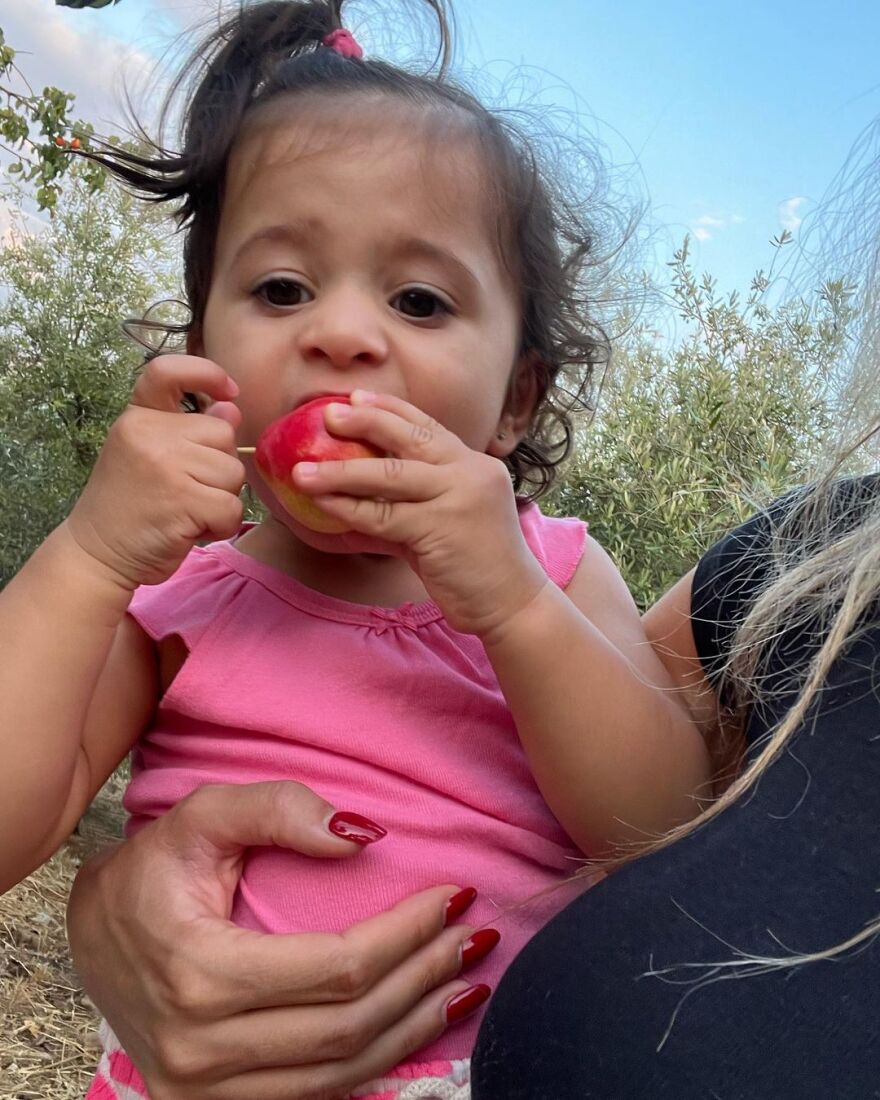 Γιώργος Λιανός: Οικογενειακές διακοπές στο χωριό του – Το βίντεο με την κόρη και τον πατέρα του