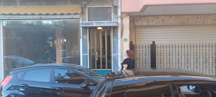 Περιστέρι: Φίλοι αποχαιρετούν με λουλούδια και ένα συγκινητικό σημείωμα την 17χρονη που βρέθηκε νεκρή