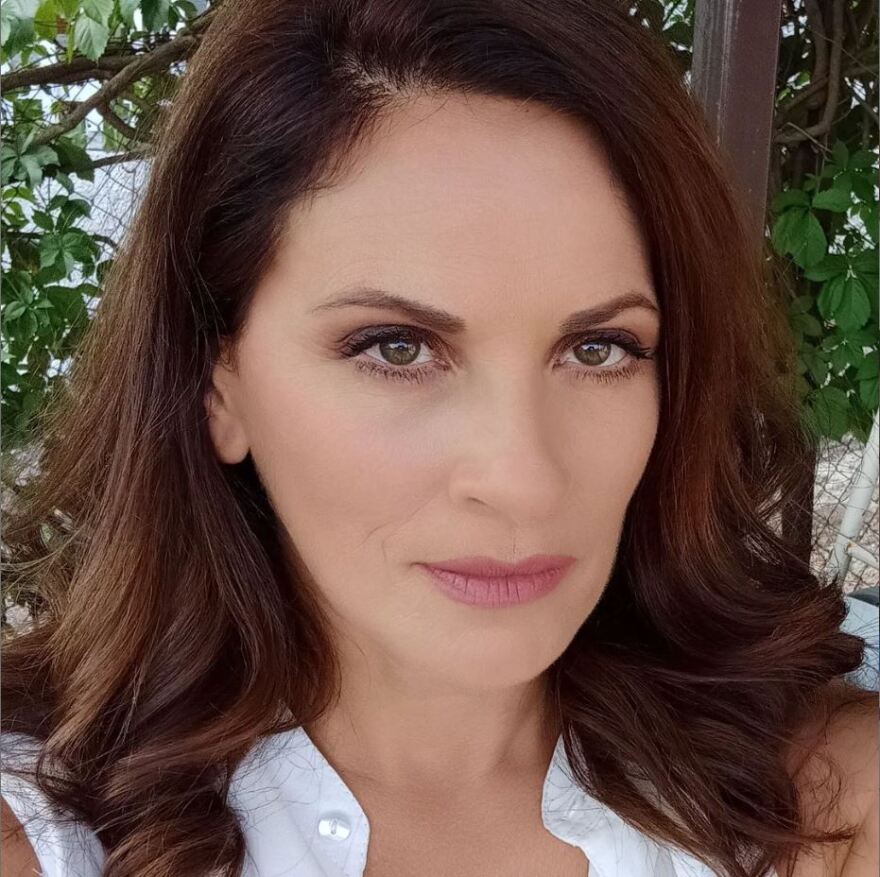 Θεοφανία Παπαθωμά: Η «Βιολέτα» αποχαιρέτησε το ξανθό μαλλί και έγινε καστανή