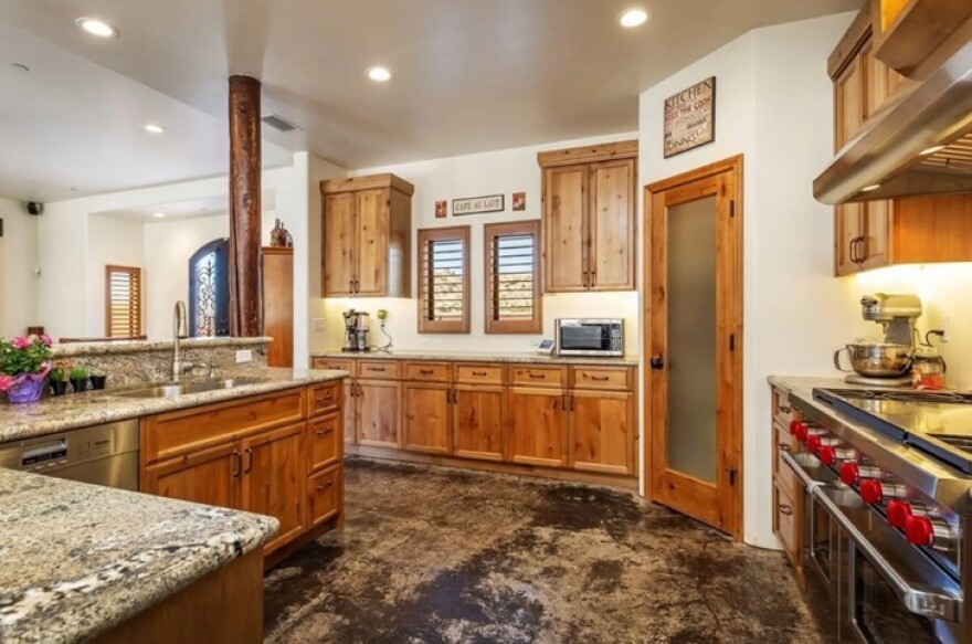 Η Άμπερ Χερντ πουλάει το σπίτι της για να ξεπληρώσει το χρέος της στον Τζόνι Ντεπ