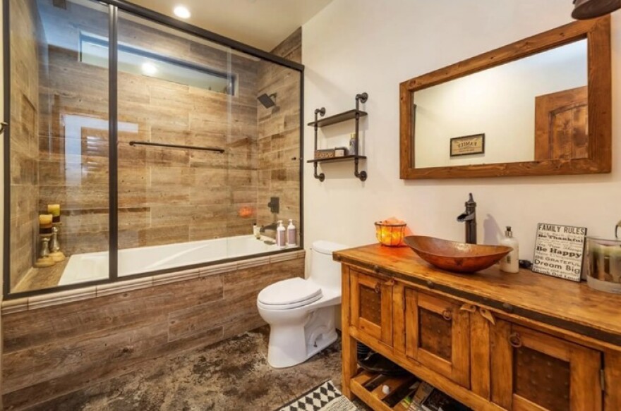 Η Άμπερ Χερντ πουλάει το σπίτι της για να ξεπληρώσει το χρέος της στον Τζόνι Ντεπ