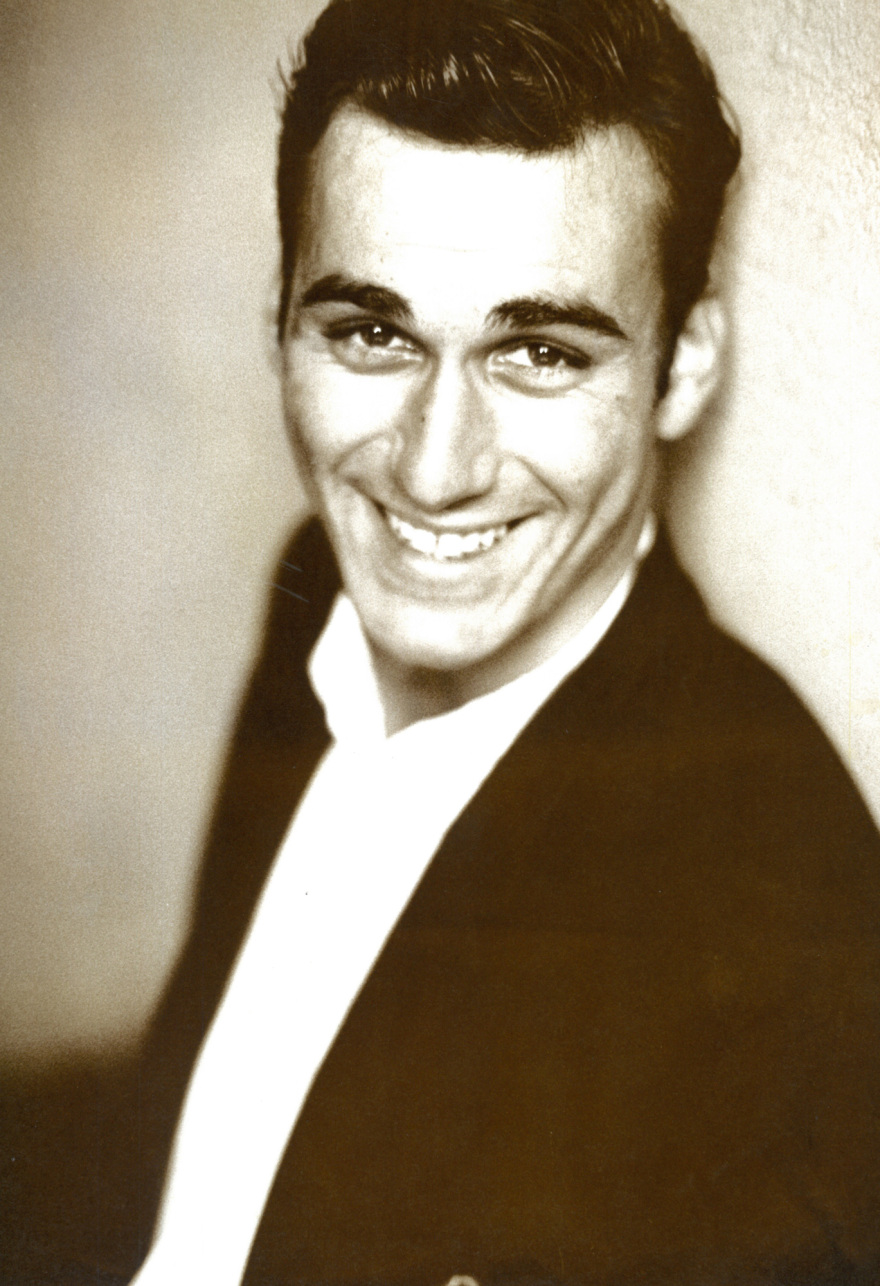 O Μάνος Βαμβούκης είναι η ψυχή των πάρτυ