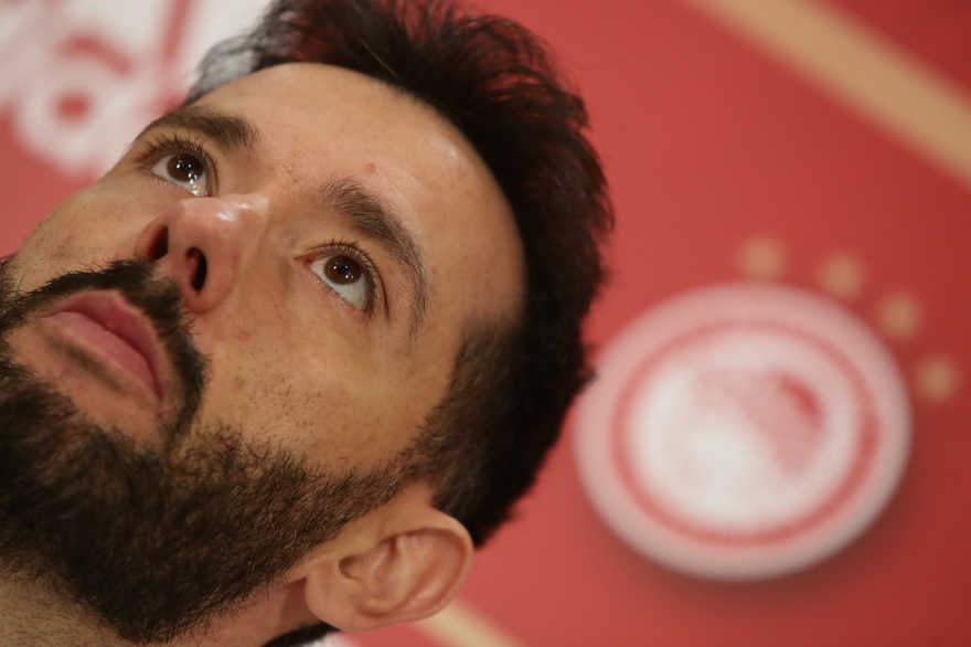 Κορμπεράν: «Τιμή μου να είμαι σε ένα από τα μεγάλα κλαμπ της Ευρώπης, τον Ολυμπιακό»