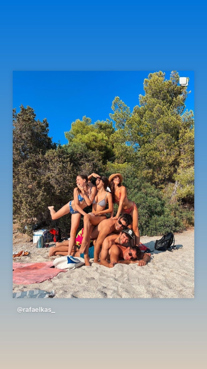 Η Γη της Ελιάς: Μαζί στα γυρίσματα, μαζί και στις διακοπές - Τι τρέχει με «Μυρτάλη» και «Αλέξη»;