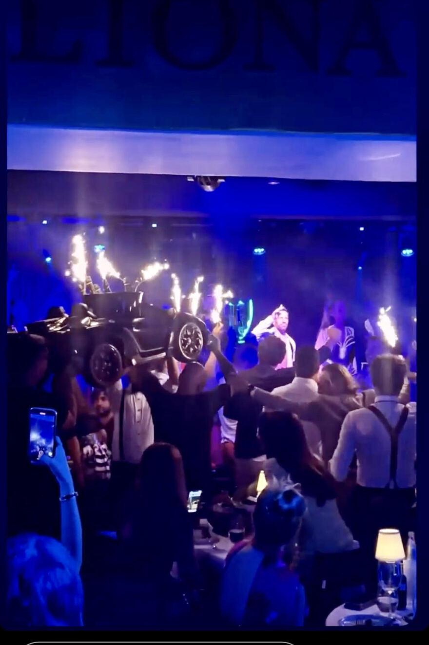 Ο Φλάβιο Μπριατόρε στη Μύκονο για δύο «σπέσιαλ» βραδιές στο Billionaire 