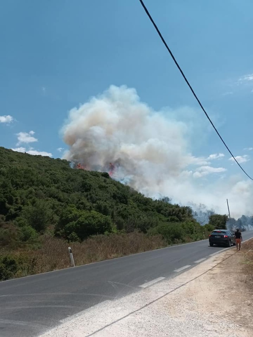 Καλύτερη η εικόνα της φωτιάς στην Πύλο - Νωρίτερα εκκενώθηκε το Μεσοχώρι