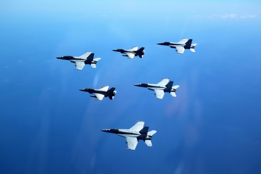 Συνεκπαίδευση μαχητικών της Πολεμικής Αεροπορίας με το αεροπλανοφόρο «USS Harry S. Truman»