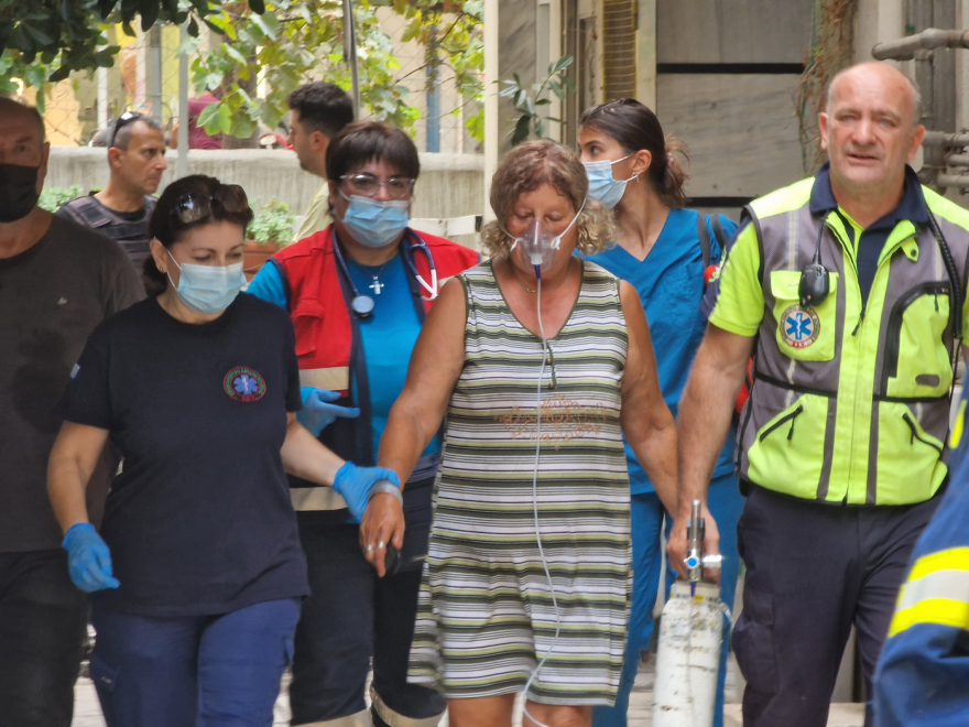 Θεσσαλονίκη: Στο νοσοκομείο γιαγιά και εγγονός μετά την πυρκαγιά στο διαμέρισμα