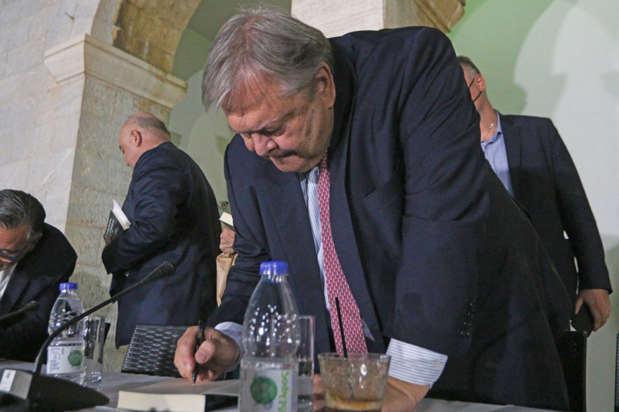 Μαρτυρίες Βενιζέλου: 6+1 ιστορίες από τις σκοτεινές μέρες των μνημονίων  