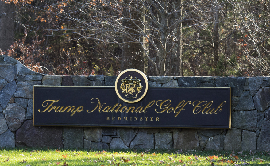 Ο Τραμπ έθαψε την Ιβάνα σε ιδιόκτητο γήπεδο γκολφ στο Νιου Τζέρσεϊ για να γλυτώσει φόρους!