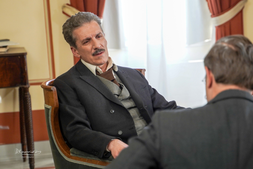 Φλόγα και άνεμος: Ο θυελλώδης έρωτας του Γεωργίου Παπανδρέου και της Κυβέλης έγινε σειρά στην EΡΤ