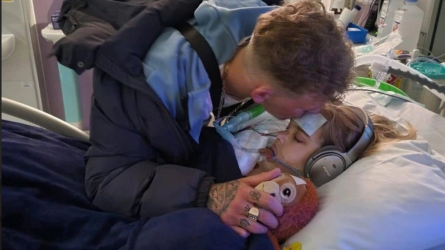 Βρετανία: «Αξιοπρεπές τέλος» ζητούν οι γονείς του 12χρονου Άρτσι που είναι σε κώμα