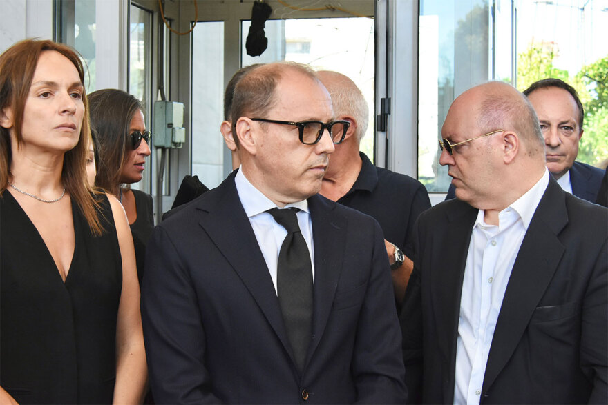 Σταύρος Ψυχάρης: Το τελευταίο αντίο - Δείτε βίντεο και φωτογραφίες