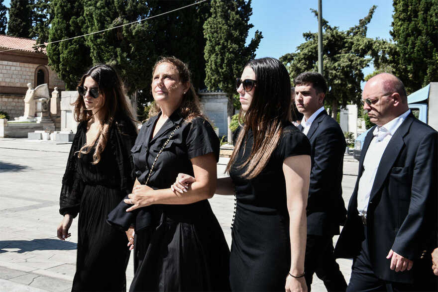 Σταύρος Ψυχάρης: Το τελευταίο αντίο - Δείτε βίντεο και φωτογραφίες