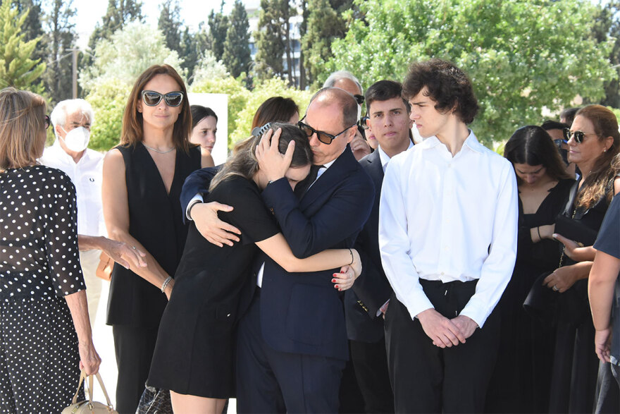 Σταύρος Ψυχάρης: Το τελευταίο αντίο - Δείτε βίντεο και φωτογραφίες