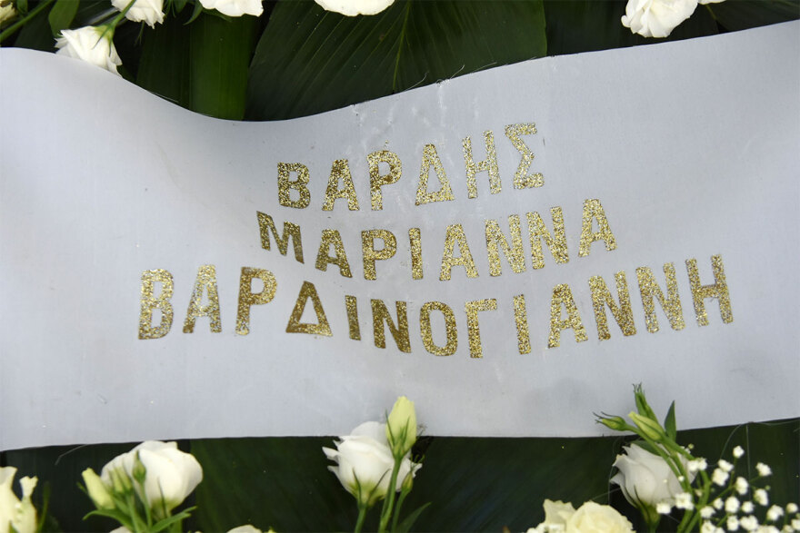 Σταύρος Ψυχάρης: Το τελευταίο αντίο - Δείτε βίντεο και φωτογραφίες