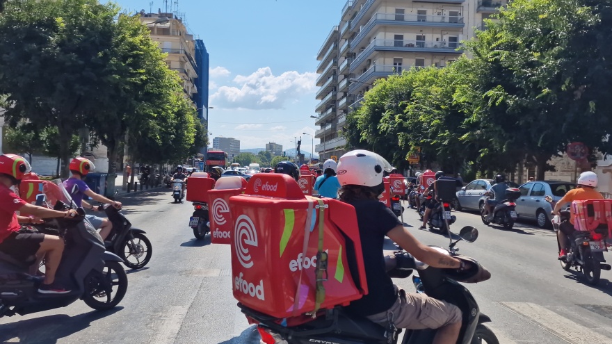Στους δρόμους οι εργαζόμενοι του efood στη Θεσσαλονίκη