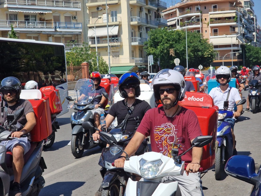 Στους δρόμους οι εργαζόμενοι του efood στη Θεσσαλονίκη