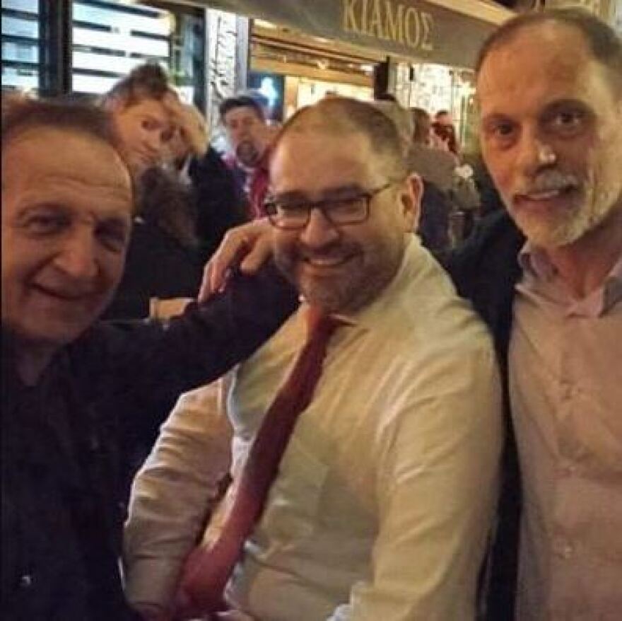 Σπύρος Μπιμπίλας: Η φωτογραφία με τον Τζώνυ Θεοδωρίδη πριν από 40 χρόνια